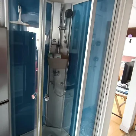 Appartement Coquet 2 Pieces Sous Les Toits